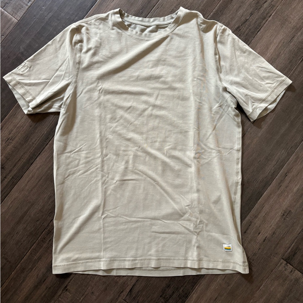 Men's Vuori Green/Beige athletic shirt